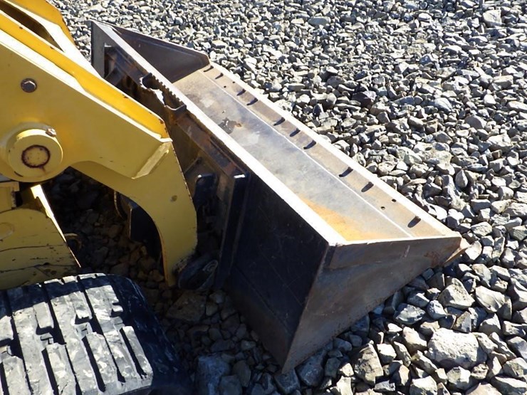 2017-caterpillar-239d-image-9