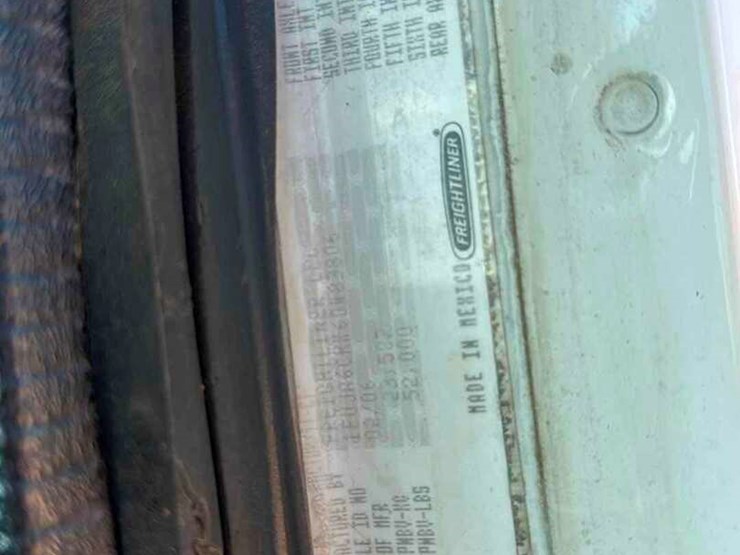 2006-freightliner-columbia-120-image-12