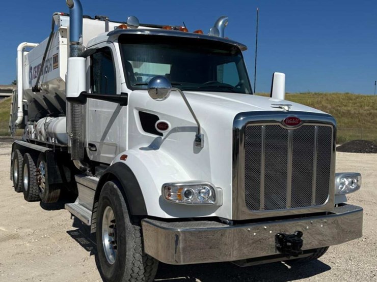 2023-peterbilt-567-image-3