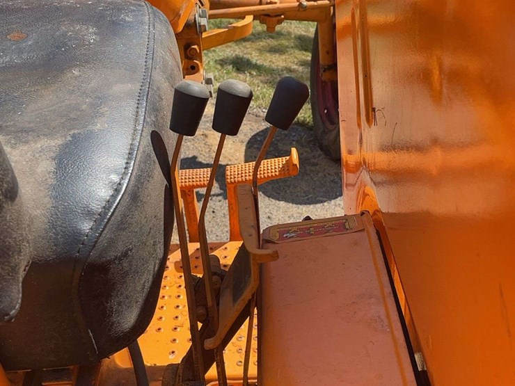 minneapolis-moline-445-image-54