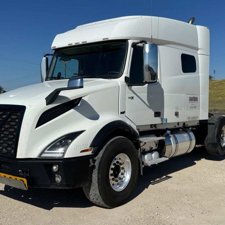 2020 VOLVO VN