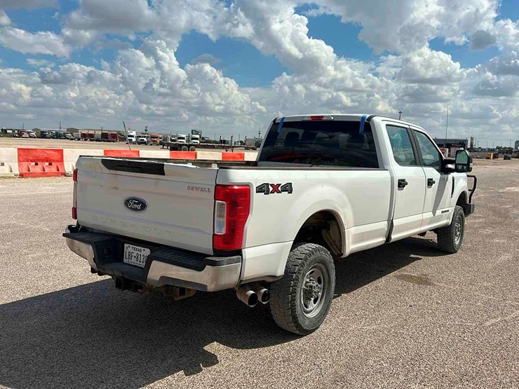 2018-ford-f350-image-3