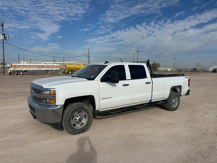 2017-chevrolet-silverado-2500hd-image-1