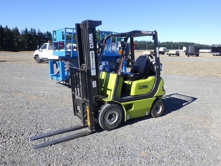 clark-cmp15-forklift-image-1