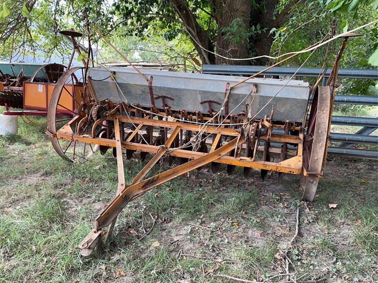 minneapolis-moline-8ft-grain-drill-image-3