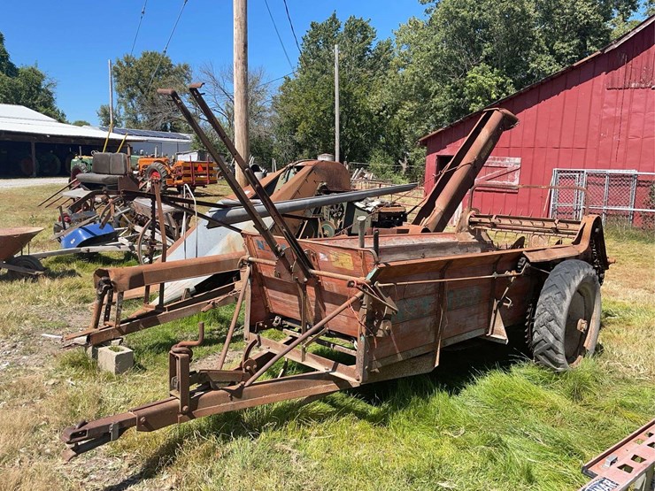 new-idea-manure-spreader-image-1