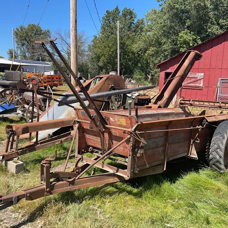 New Idea Manure Spreader
