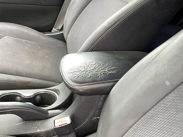 #511-•-2014-chrysler-200-(has-az-title)-image-56