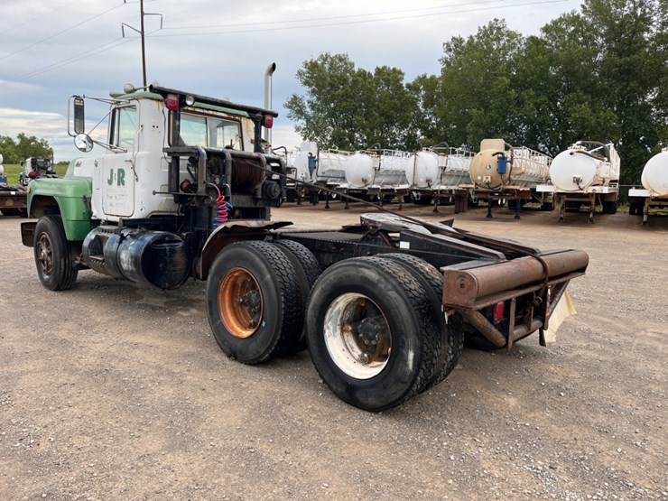 1979-mack-r-model-winch-truck-image-7