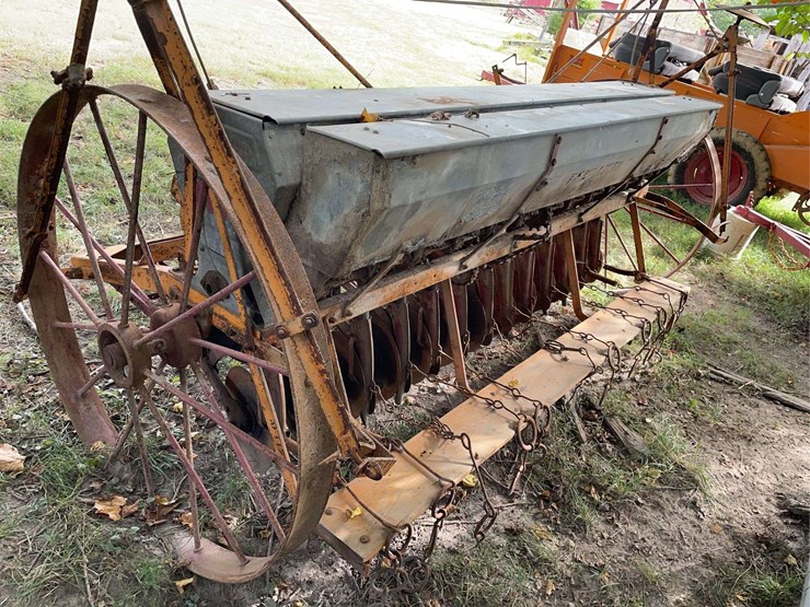 minneapolis-moline-8ft-grain-drill-image-7