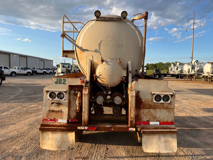 2006-v.e.-enterprises-130-bbl-steel-vacuum-trailer-image-6