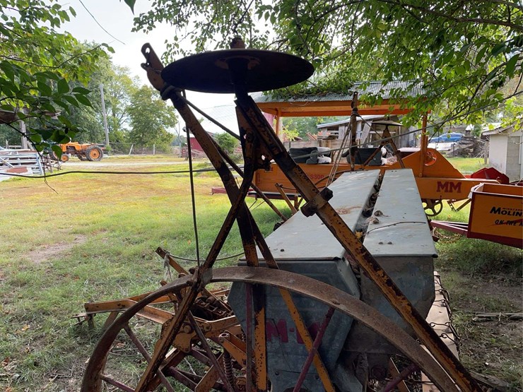 minneapolis-moline-8ft-grain-drill-image-5