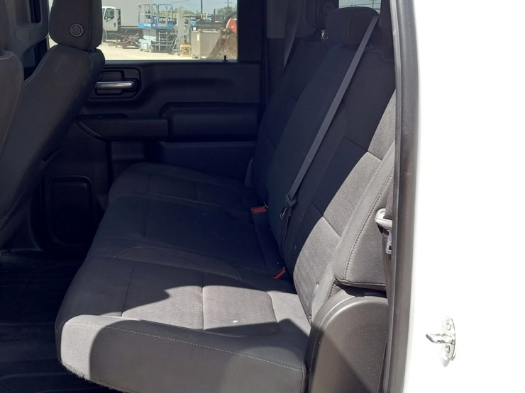 2021-chevrolet-silverado-2500hd-image-10