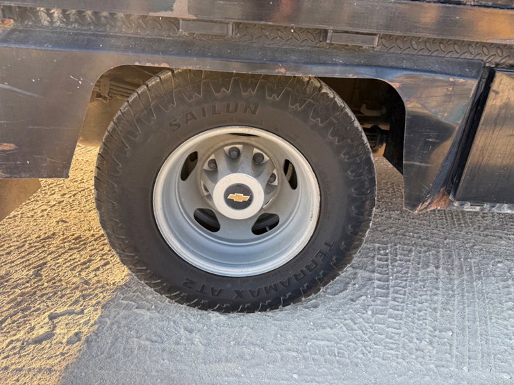 2015-chevrolet-silverado-3500hd-image-17