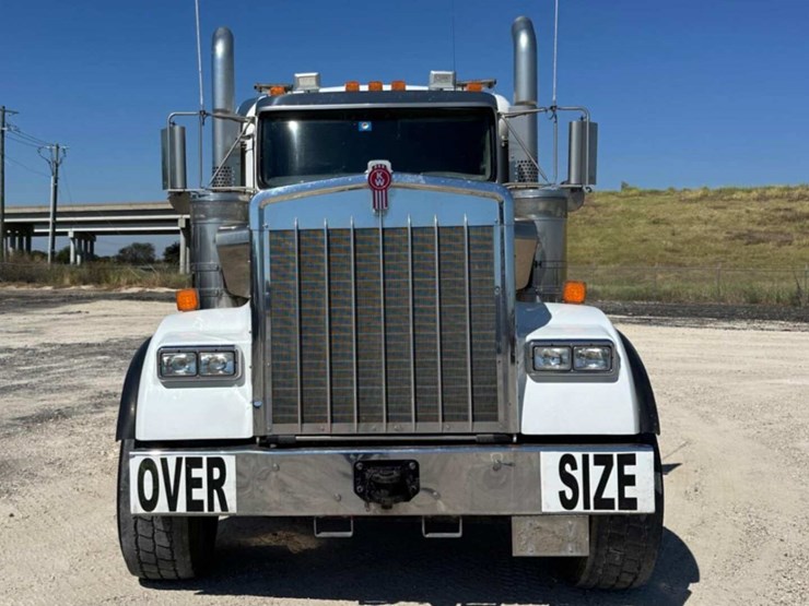 2022-kenworth-w900-image-13