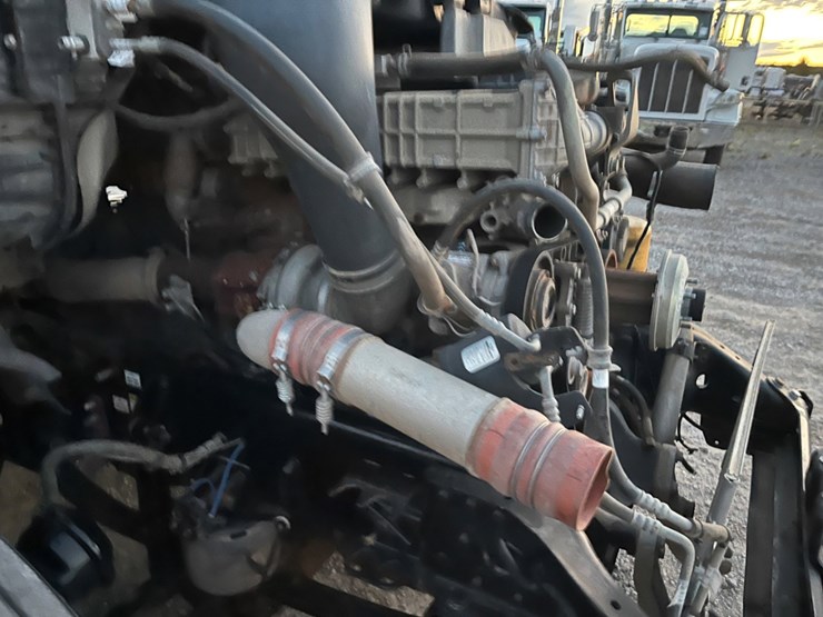 2016-freightliner-cascadia-(inoperable)-image-12