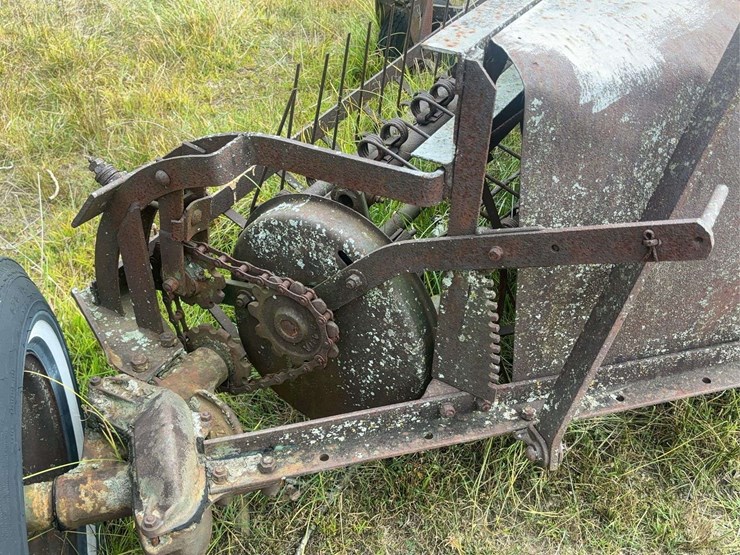 side-delivery-hay-rake-image-15