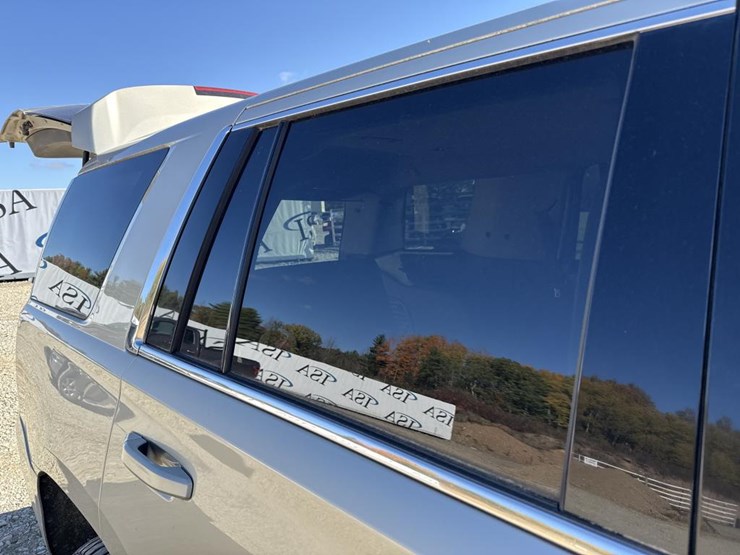 2015-chevrolet-tahoe-image-25