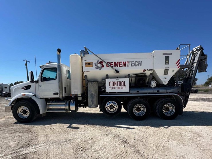 2023-peterbilt-567-image-8