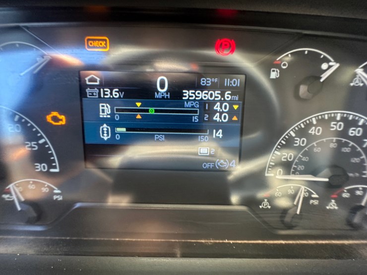 2020-volvo-vn-image-15