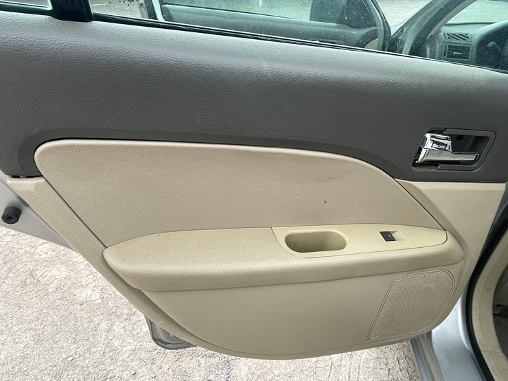 #505-•-2008-ford-fusion-(has-nm-title)-image-4