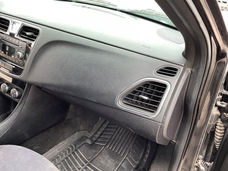#511-•-2014-chrysler-200-(has-az-title)-image-76