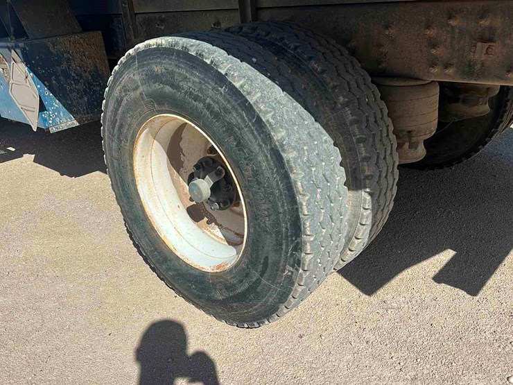 2013-peterbilt-337-image-5