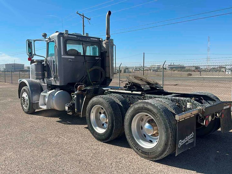 2011-peterbilt-388-image-5