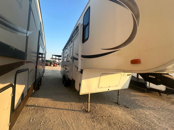 2011-26ps-prowler-5th-wheel-rv-image-3
