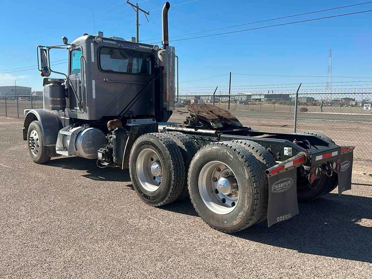 2011-peterbilt-388-image-5