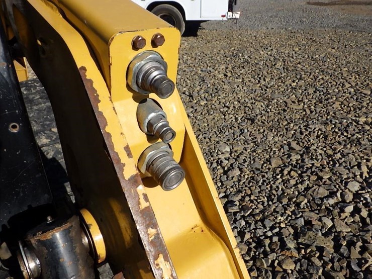 2017-caterpillar-239d-image-11