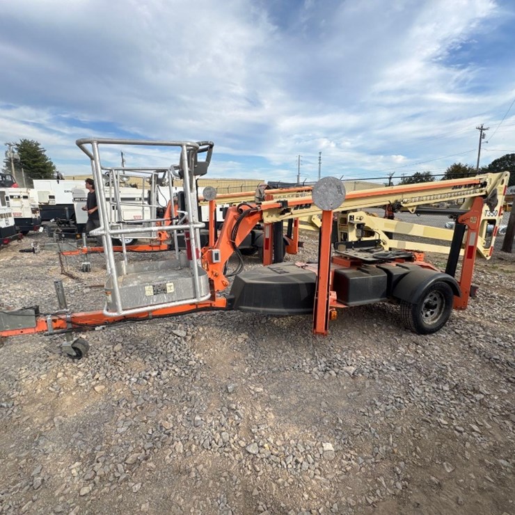 2017 JLG T350