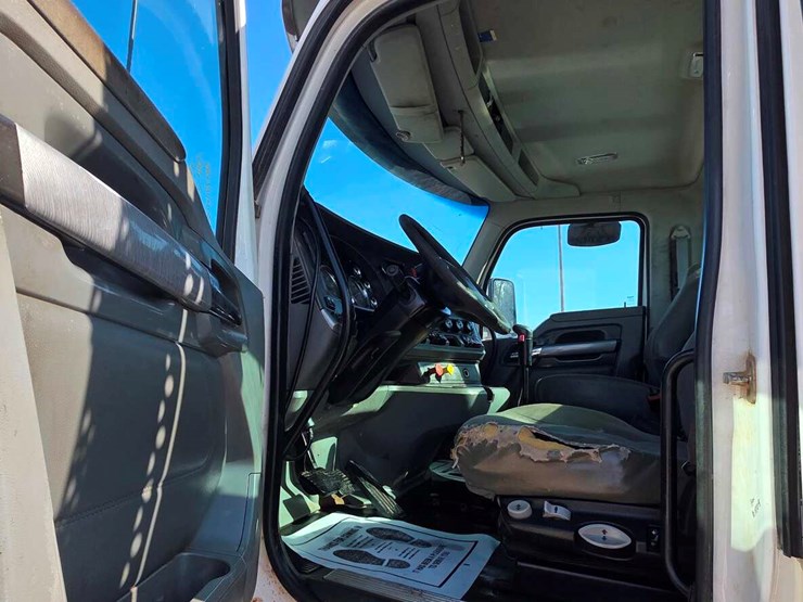 2018-kenworth-t880-image-9