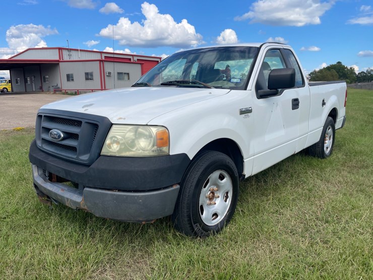 2005-ford-f150-xl-image-1