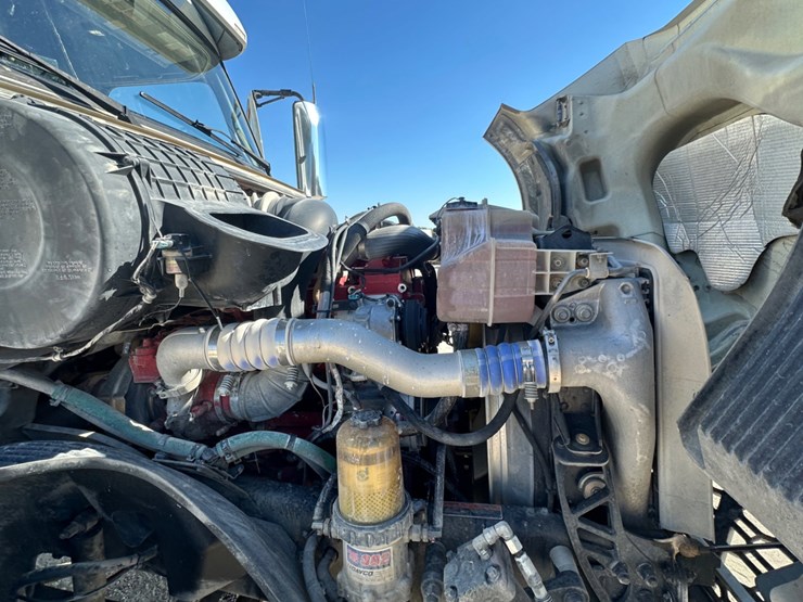 2020-volvo-vn-image-11