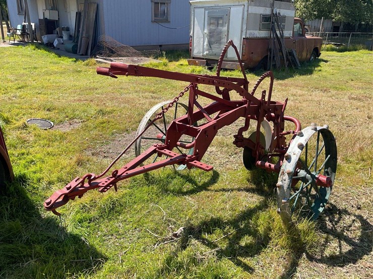 oliver-1-bottom-plow-image-1