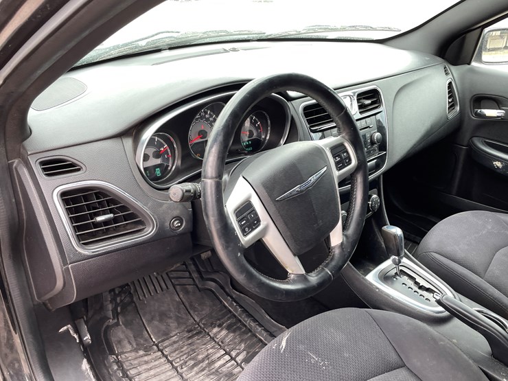 #511-•-2014-chrysler-200-(has-az-title)-image-51
