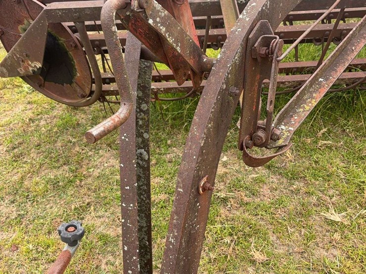 minneapolis-moline-side-delivery-hay-rake-image-10