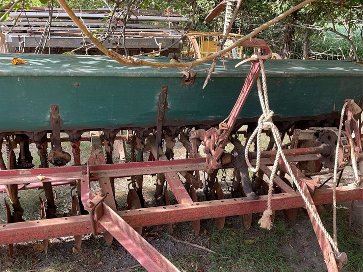 oliver-8ft-grain-drill-image-13