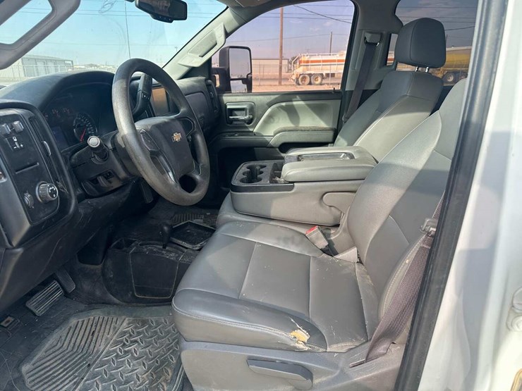 2017-chevrolet-silverado-2500hd-image-5