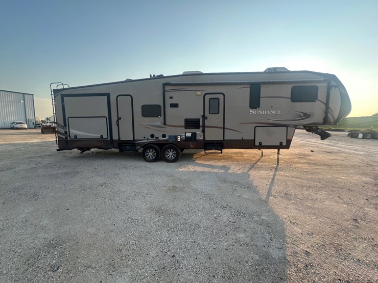 2013-3400qb-sundance-5th-wheel-camper-image-2
