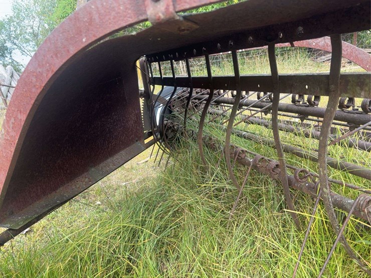 side-delivery-hay-rake-image-19