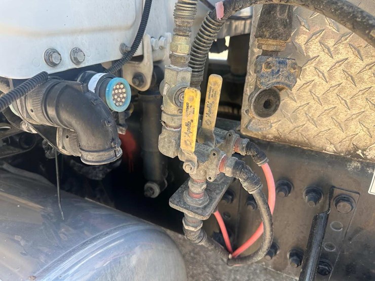 2022-western-star-49x-image-15