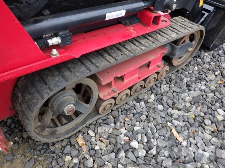 toro-skid-steer-tracked-loader-image-28