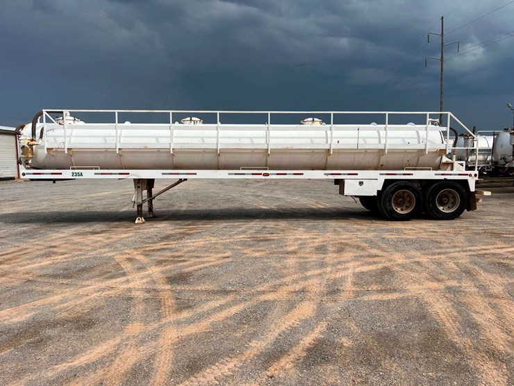 2017-troxel-130-bbl-steel-vacuum-trailer-image-8