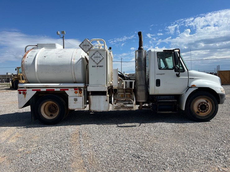 2010-international-durastar-4300-image-4