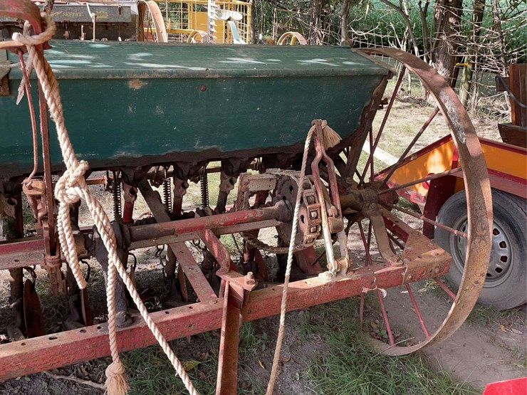 oliver-8ft-grain-drill-image-14