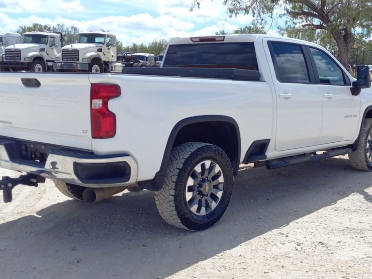 2021-chevrolet-silverado-2500hd-image-4