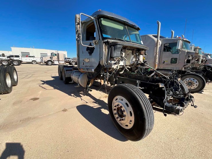 2011-freightliner-cornado-(inoperable)-image-3