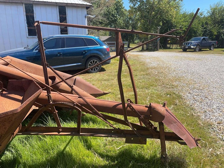 dearborn-1-row-corn-picker-image-36